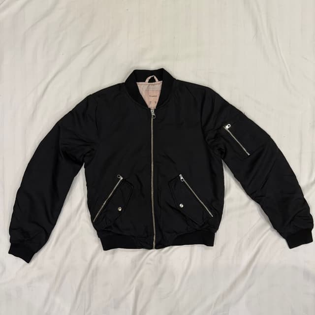 Pull&Bear Women’s cropped bomber jacket size (S)